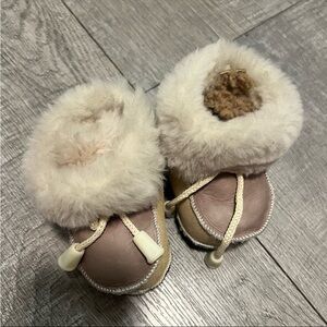 SHEEPSKIN sheep fur and suede
Baby SLIPPERS/Booties NEW